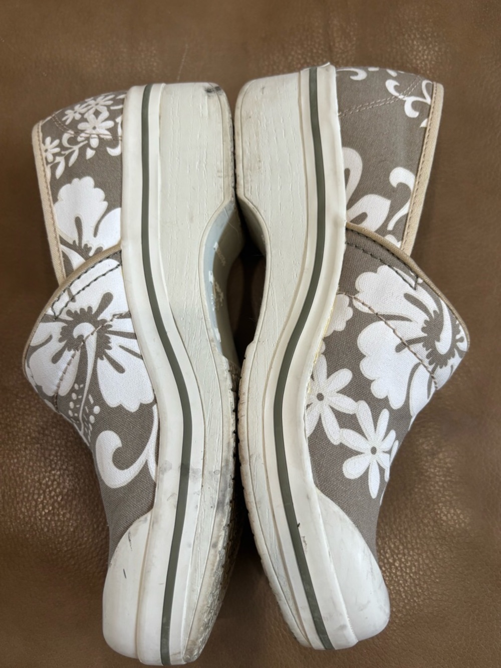 Dansko nursing vegan volley canvas Floral Slip-On closed-back clogs - Picture 3 of 6